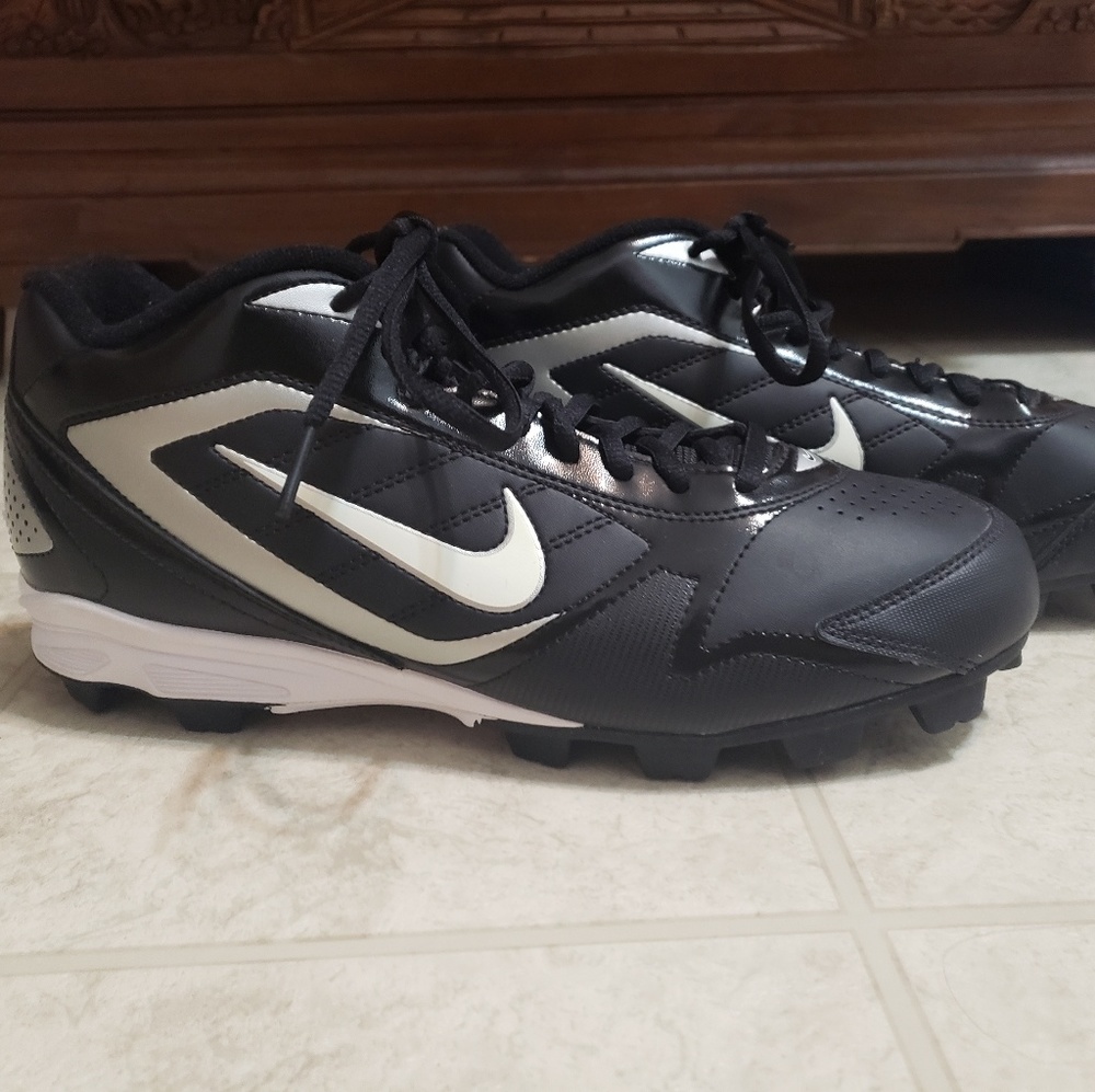 Nike softball cleats